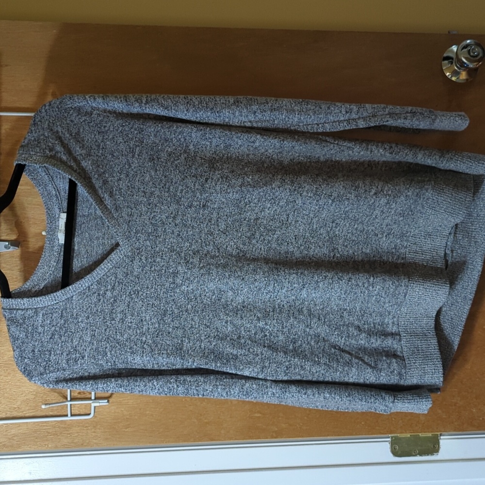 Lucky Brand gray vneck sweater size small